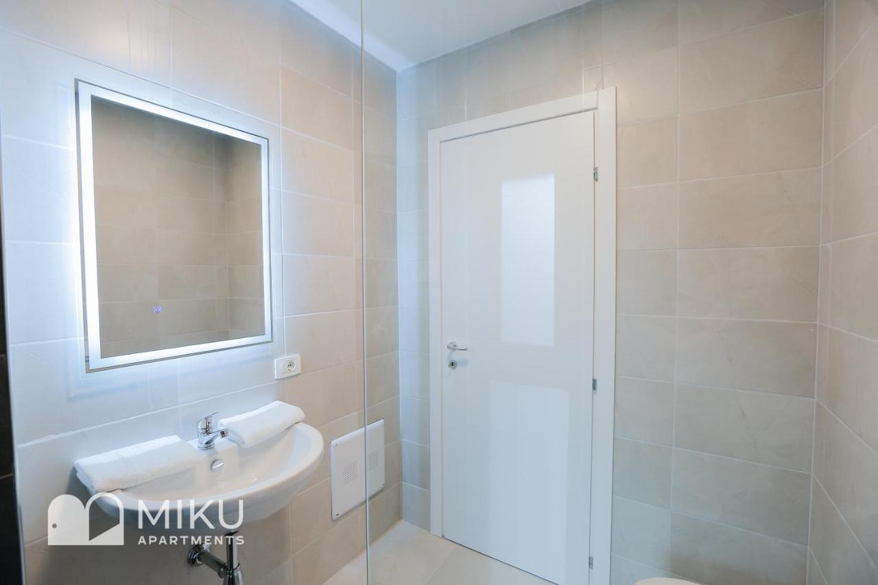 Miku Apartment - Vibrant 1Bd Apartment At Olympic Residence Tirana Esterno foto